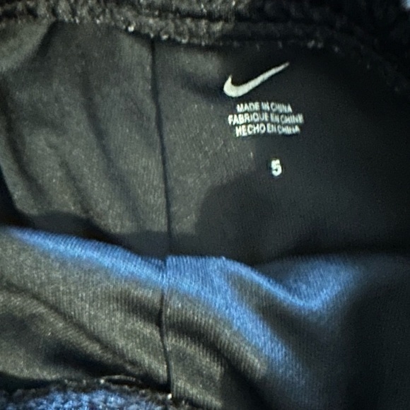Boys Athletic Nike Black gym shorts size 5 - Picture 2 of 2